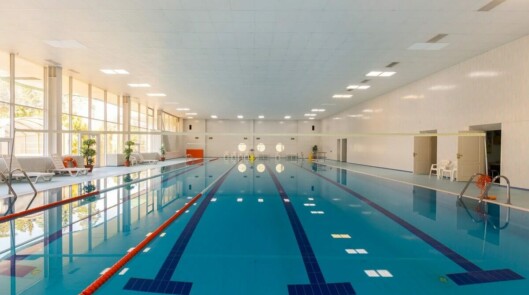 Бассейн и бани