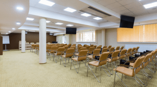 Конференц — зал в Главном корпусе